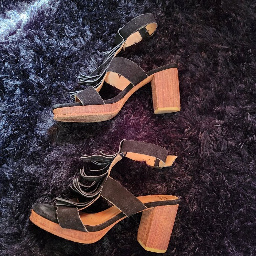 EU 38 Elegant Black Suede Block Heel Sandals